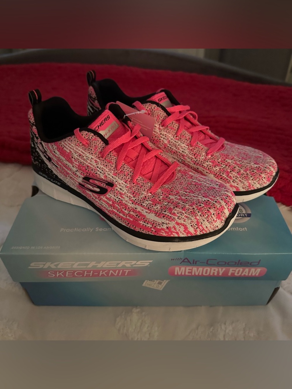 Skechers Memory Foam - NEVER WORN! Size 7.5